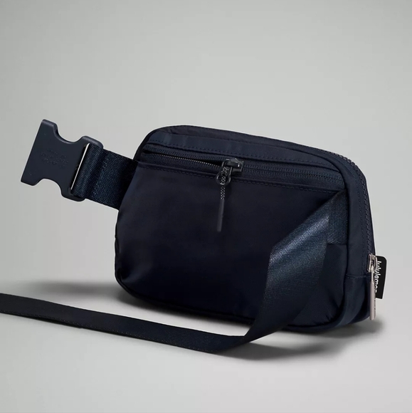 NWT Lululemon athletica 1L Black Everywhere Belt Bag - Picture 2 of 10